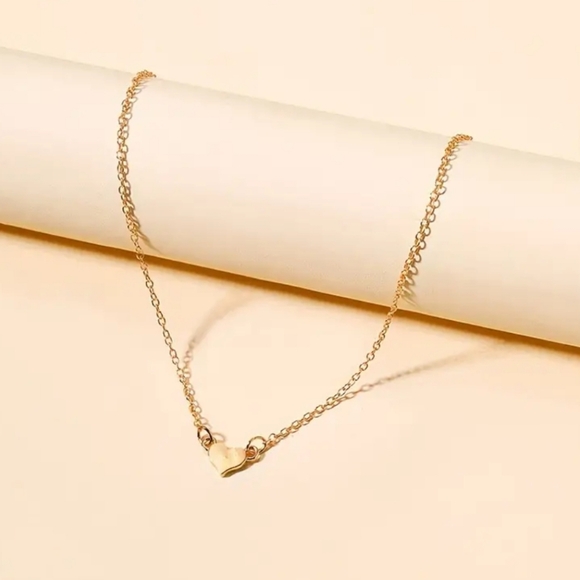 Minimalist Gold Heart Pendant Necklace - Picture 2 of 6